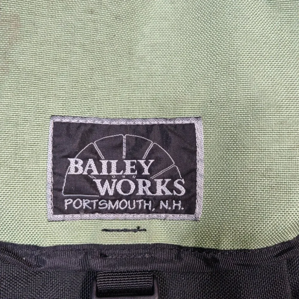 VINTAGE Bailey‎ Works Backpack Messenger Bag Crossbody Book Laptop XS USA Green